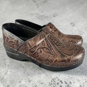 Dansko Tooled Brown Leather Clog Classic Shoes